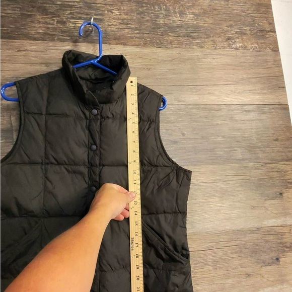Lands' End Women's Black Quilted Vest - Picture 2 of 7